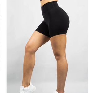 NWT Buffbunny Live Short